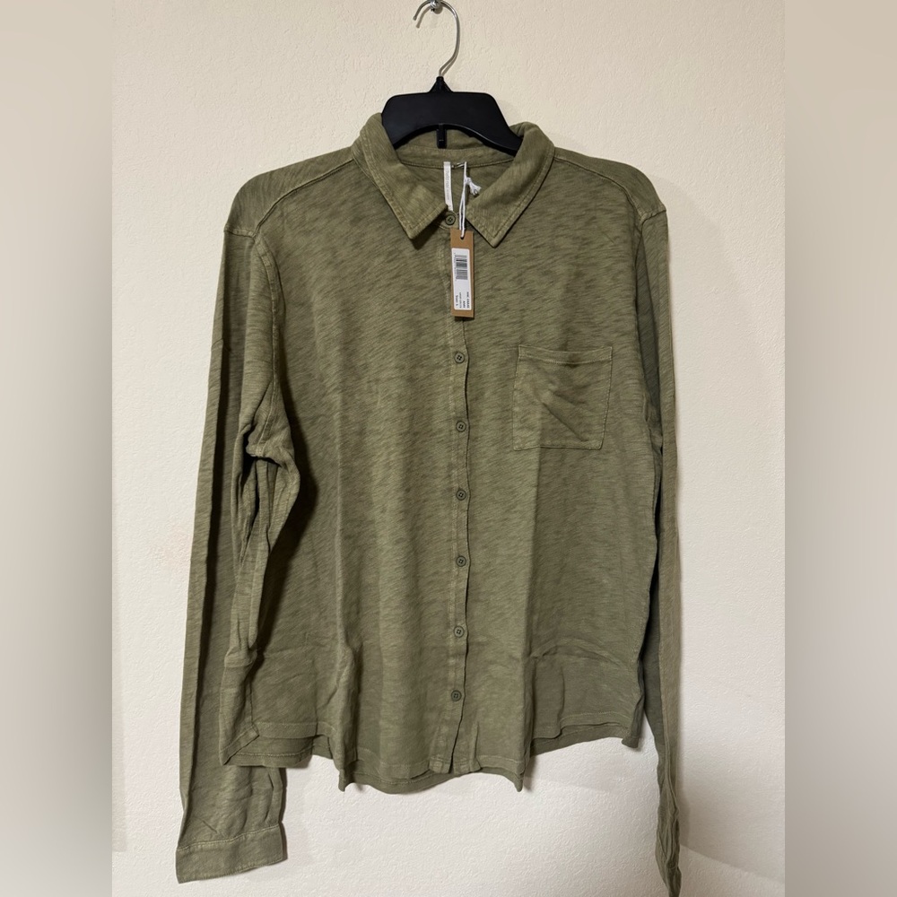 NWT Large hello nite los angeles button down shirt in Army Green.